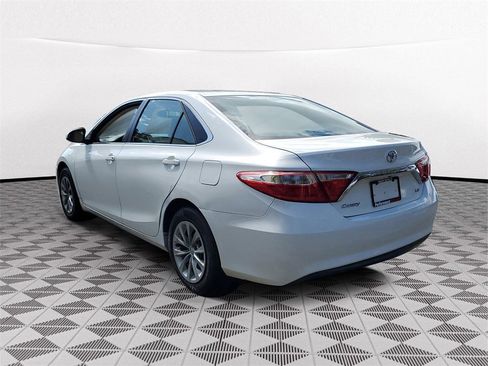 Used 2017 Toyota Camry LE image 3