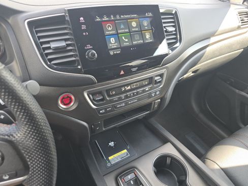 Certified 2025 Honda Passport TrailSport image 30
