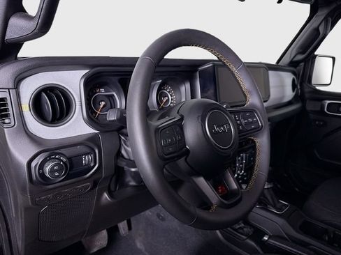 Used 2024 Jeep Gladiator Sport AWD/4WD image 9