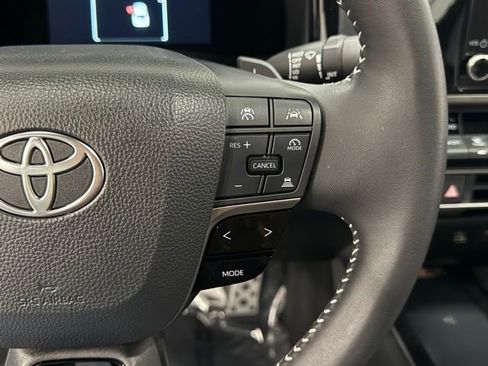 Used 2025 Toyota Camry SE image 18