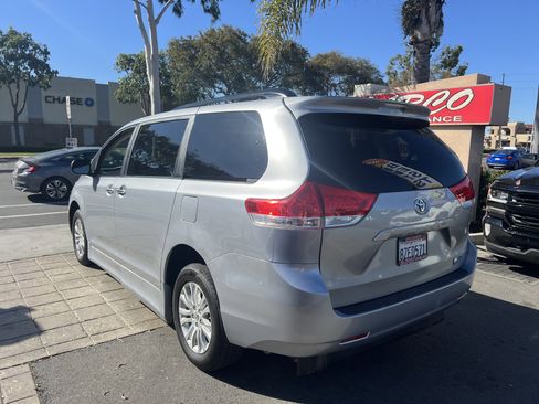 Used 2011 Toyota Sienna XLE image 20