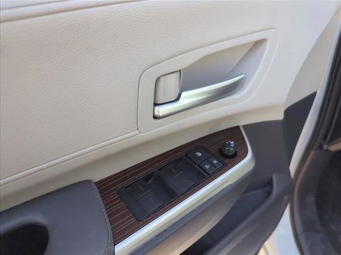 Used 2023 Toyota Sienna XLE w/ XLE Plus Package FWD image 8