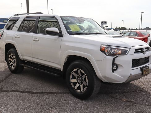 Used 2024 Toyota 4Runner TRD Off-Road image 3