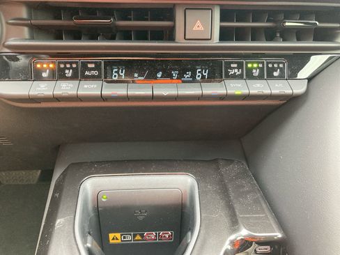 New 2025 Toyota Crown Signia image 17