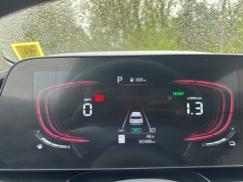 Used 2023 Kia Niro EX FWD image 6