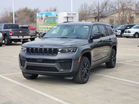 New 2026 Jeep Grand Cherokee L 4WD image 2