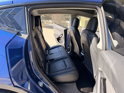 Used 2022 Tesla Model Y Long Range AWD/4WD image 30