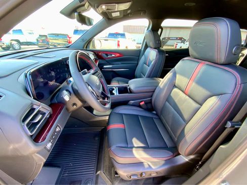 New 2026 Chevrolet Traverse RS w/ LPO, Floor Liner Package image 24