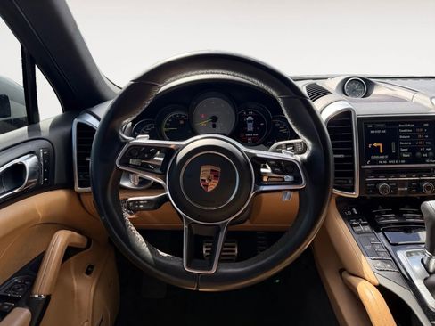 Used 2016 Porsche Cayenne S w/ Premium Package image 12