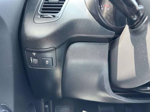 Used 2012 Kia Soul FWD image 30