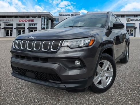 Used 2022 Jeep Compass Latitude image 1
