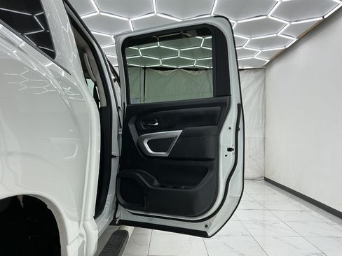 Used 2019 Nissan Titan SV AWD/4WD image 25