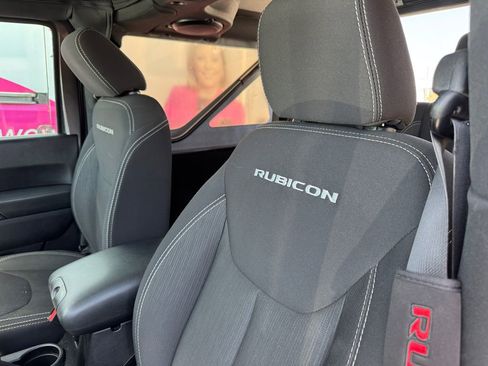 Used 2014 Jeep Wrangler Rubicon w/ Power Convenience Group AWD/4WD image 8