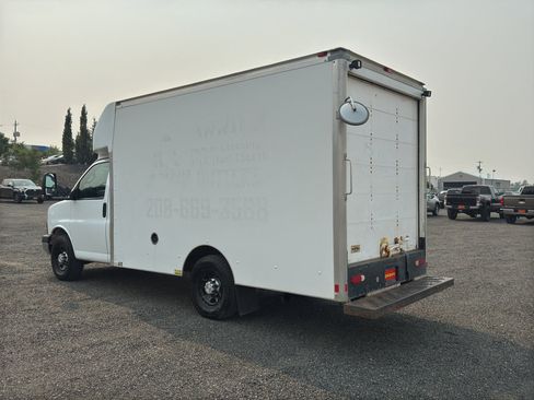 Used 2016 Chevrolet Express 3500 w/ Chrome Appearance Package image 5