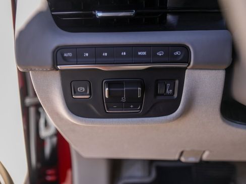 Certified 2024 Cadillac Escalade Premium Luxury Platinum w/ Heavy-Duty Trailer Package image 16