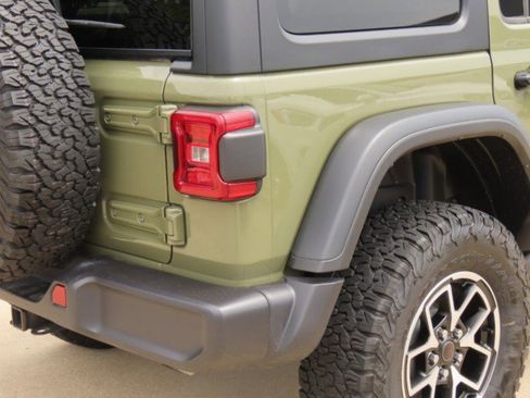 Used 2026 Jeep Wrangler Unlimited Rubicon AWD/4WD image 10