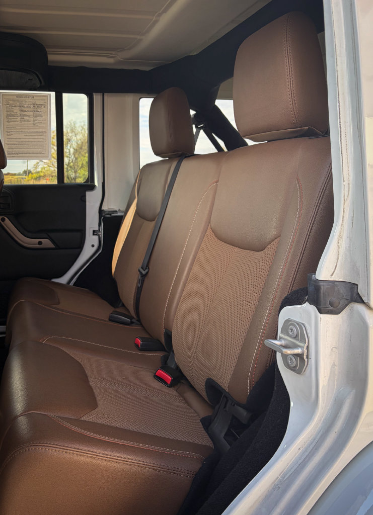 Used 2016 Jeep Wrangler Unlimited Sahara AWD/4WD image 15