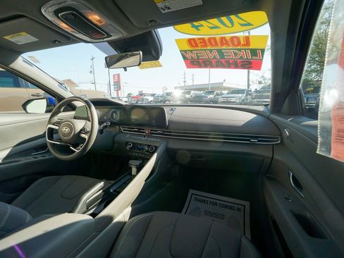 Used 2024 Hyundai Elantra SEL image 25