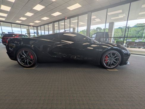 Used 2025 Chevrolet Corvette Stingray Coupe w/ 1LT image 5