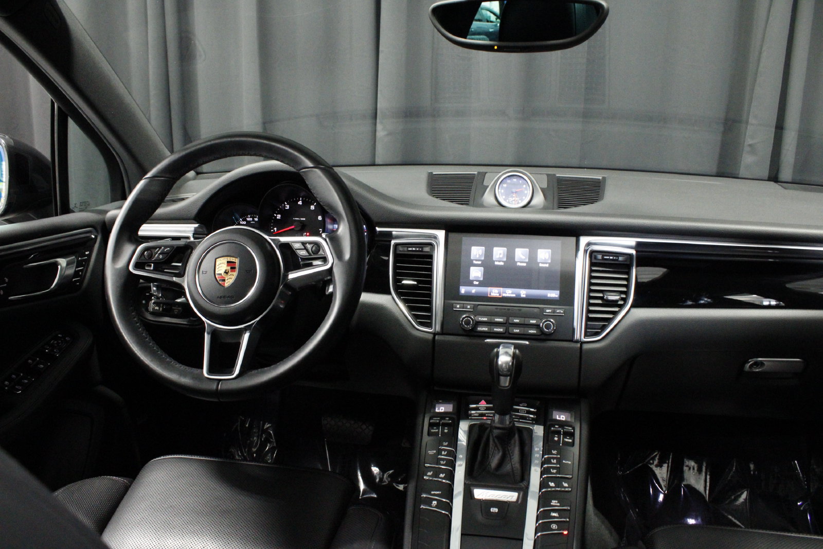 Used 2018 Porsche Macan AWD/4WD image 4