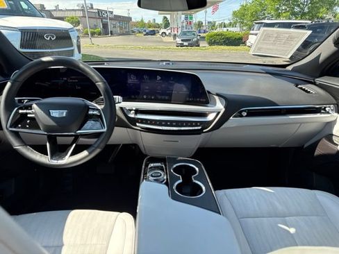Used 2025 Cadillac Lyriq Sport AWD/4WD image 8