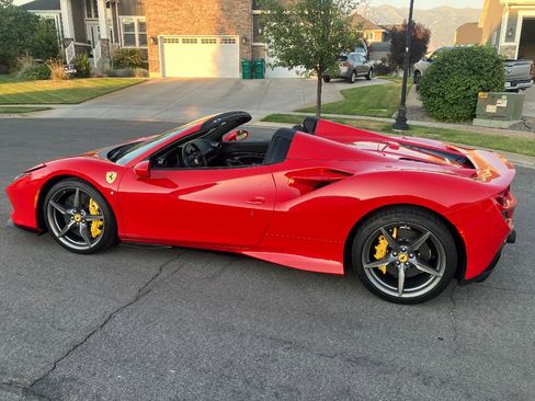 Used 2023 Ferrari F8 Tributo image 8