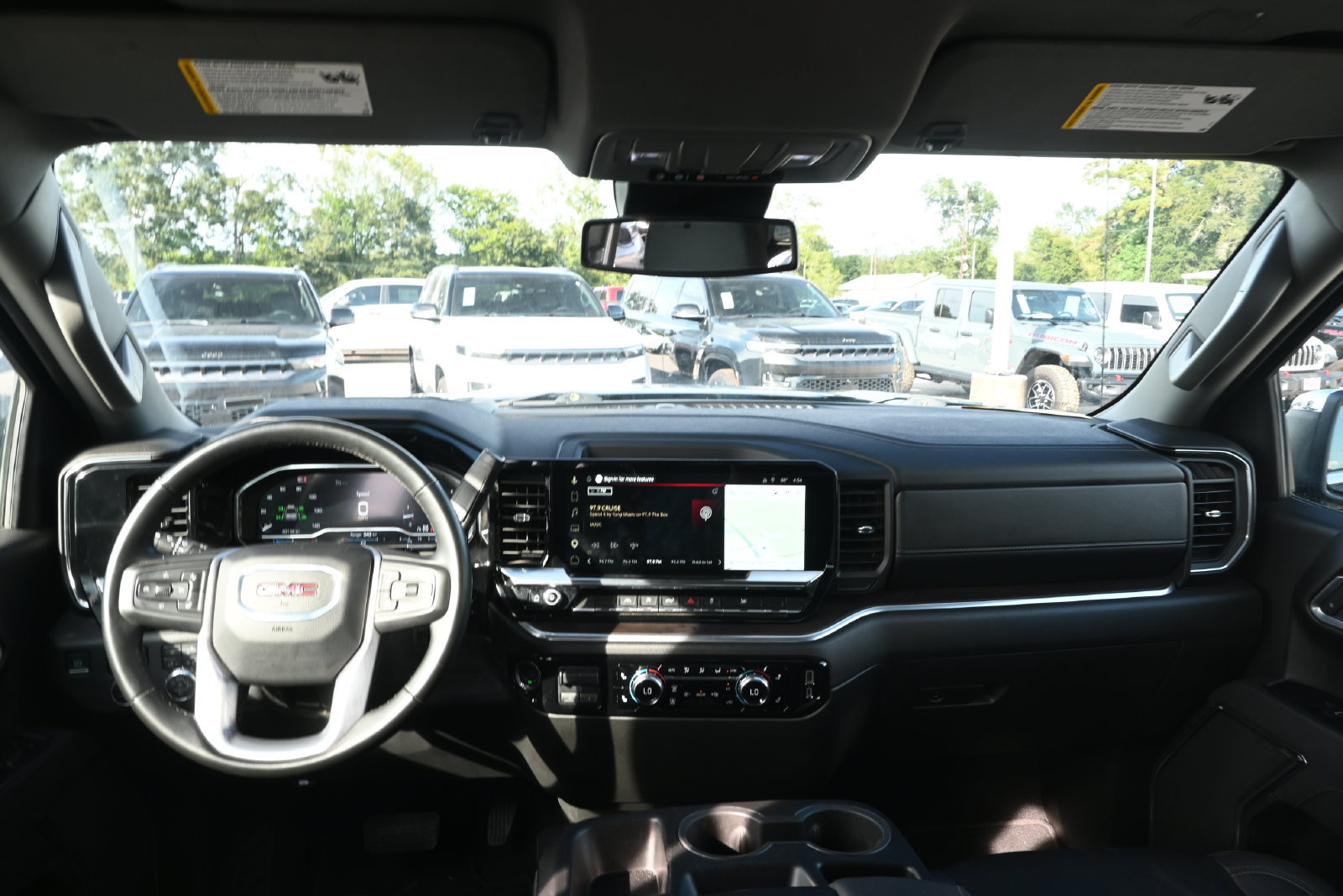 Used 2025 GMC Sierra 1500 SLT AWD/4WD image 22