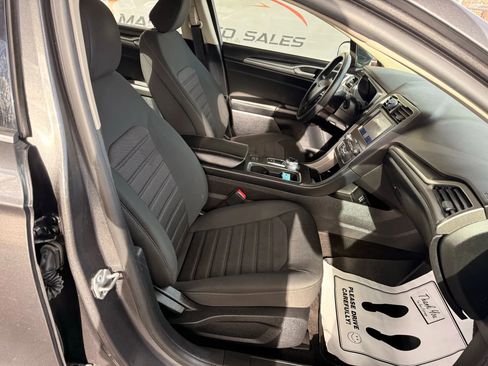 Used 2020 Ford Fusion SE image 25