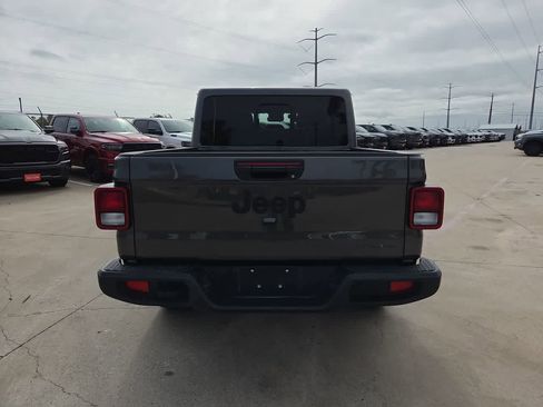 Used 2025 Jeep Gladiator Sport AWD/4WD image 13