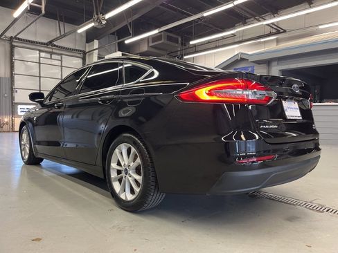 Used 2020 Ford Fusion SE image 5