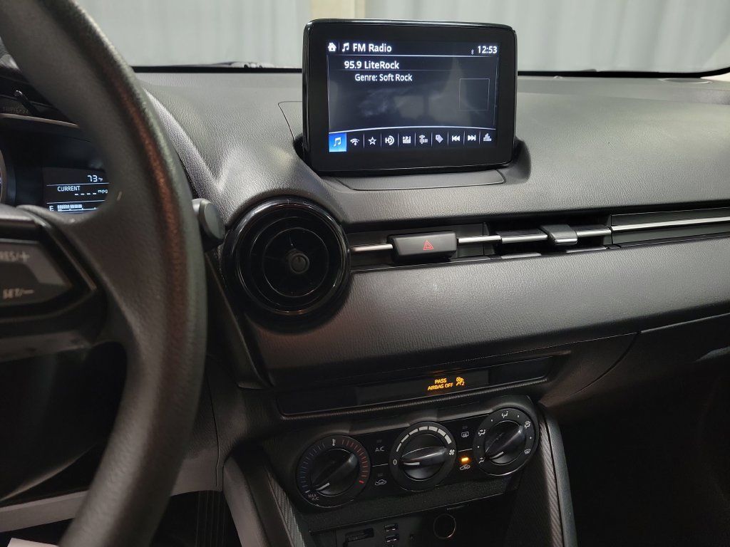 Used 2019 Toyota Yaris L FWD image 17