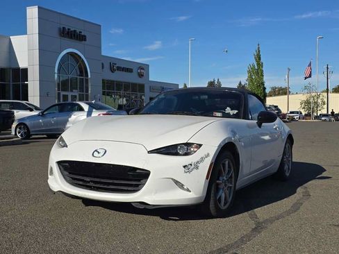 Used 2017 MAZDA MX-5 Miata Sport RWD image 8