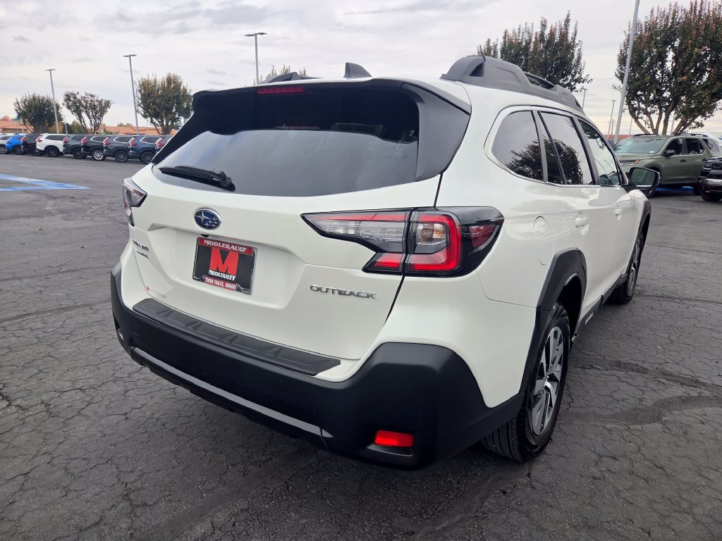 Used 2025 Subaru Outback Premium AWD/4WD image 3