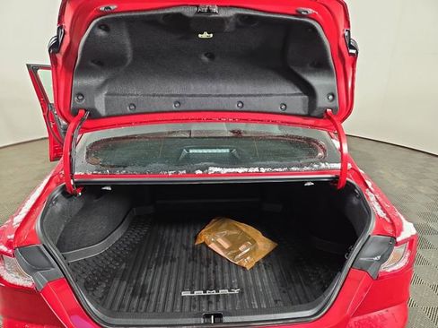 Used 2025 Toyota Camry SE w/ Convenience Package image 32