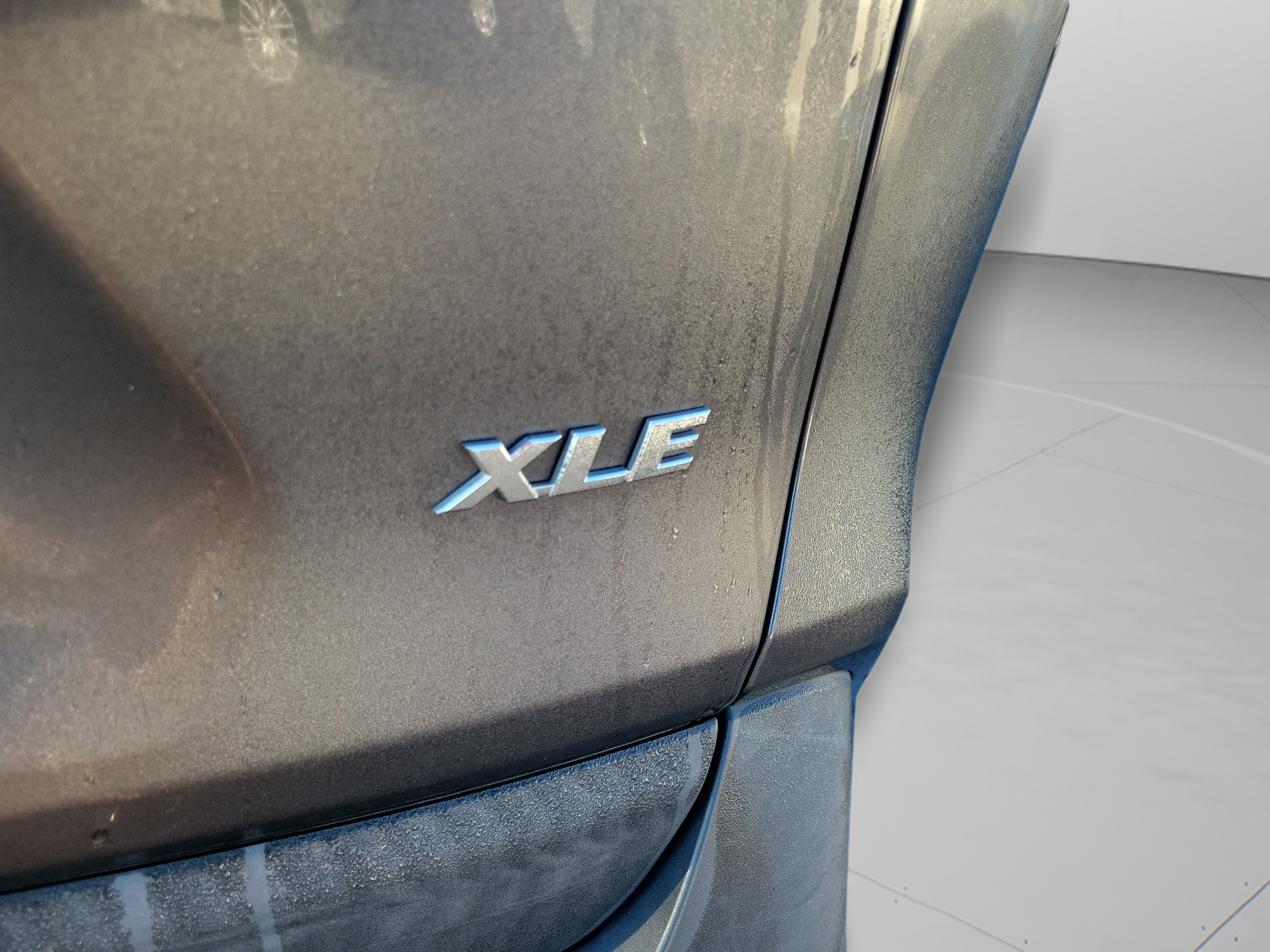 Used 2021 Toyota RAV4 XLE w/ Convenience Package FWD image 21