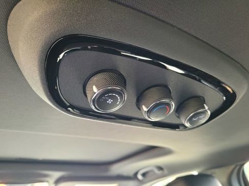 Used 2025 Dodge Durango GT image 13