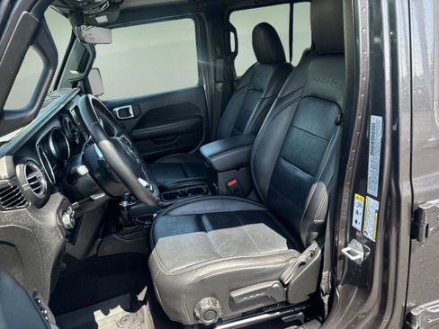 Used 2018 Jeep Wrangler Unlimited Sahara AWD/4WD image 10