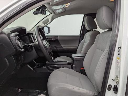 Used 2019 Toyota Tacoma SR image 14