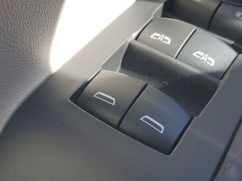 Used 2021 GMC Acadia Denali w/ Denali Technology Package image 34