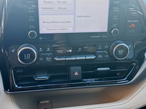 Used 2022 Toyota Highlander XLE image 14