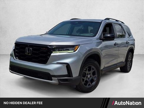 Used 2025 Honda Pilot TrailSport image 1