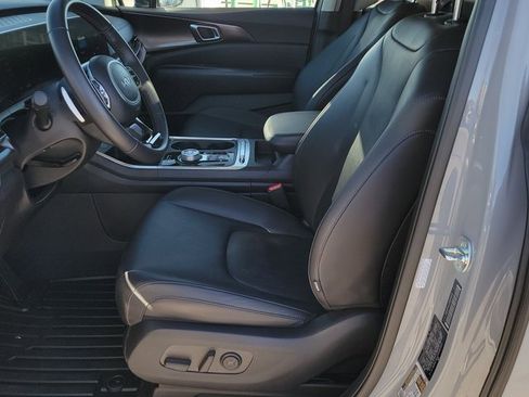 Used 2025 Kia Carnival SX image 6