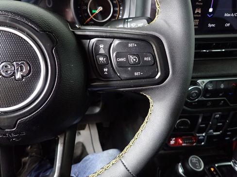 Used 2024 Jeep Gladiator Sport AWD/4WD image 28