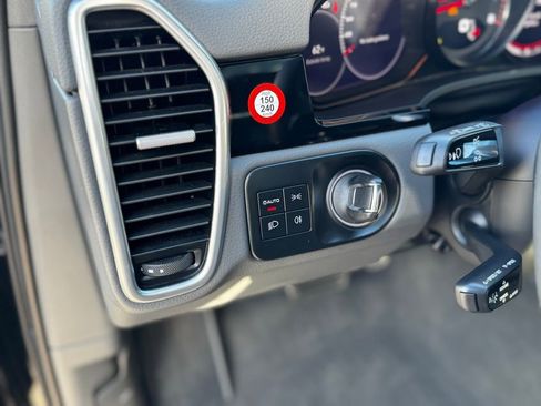 Used 2023 Porsche Cayenne S Platinum image 15