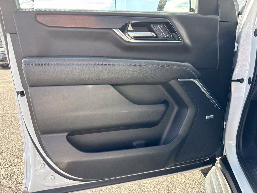 Used 2025 GMC Yukon Denali AWD/4WD image 10