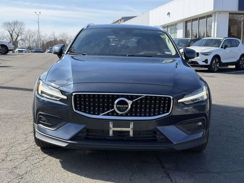 Used 2022 Volvo V60 T5 Cross Country image 24