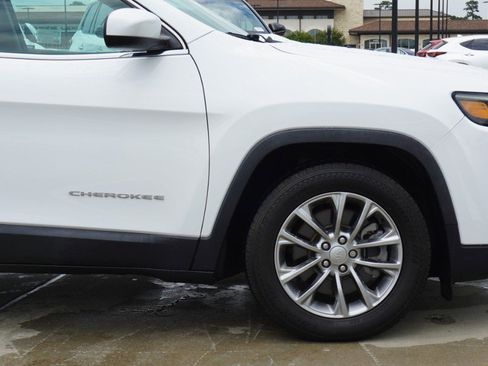 Used 2019 Jeep Cherokee Latitude Plus FWD image 9