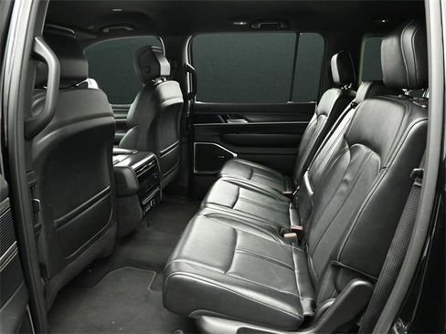 Used 2023 Jeep Wagoneer Series II image 14