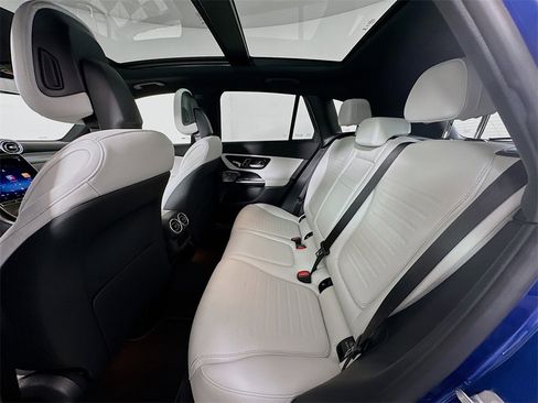 Used 2025 Mercedes-Benz GLC 300 4MATIC image 4