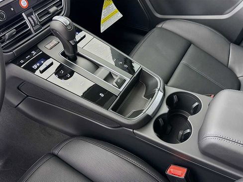 New 2026 Porsche Macan image 21